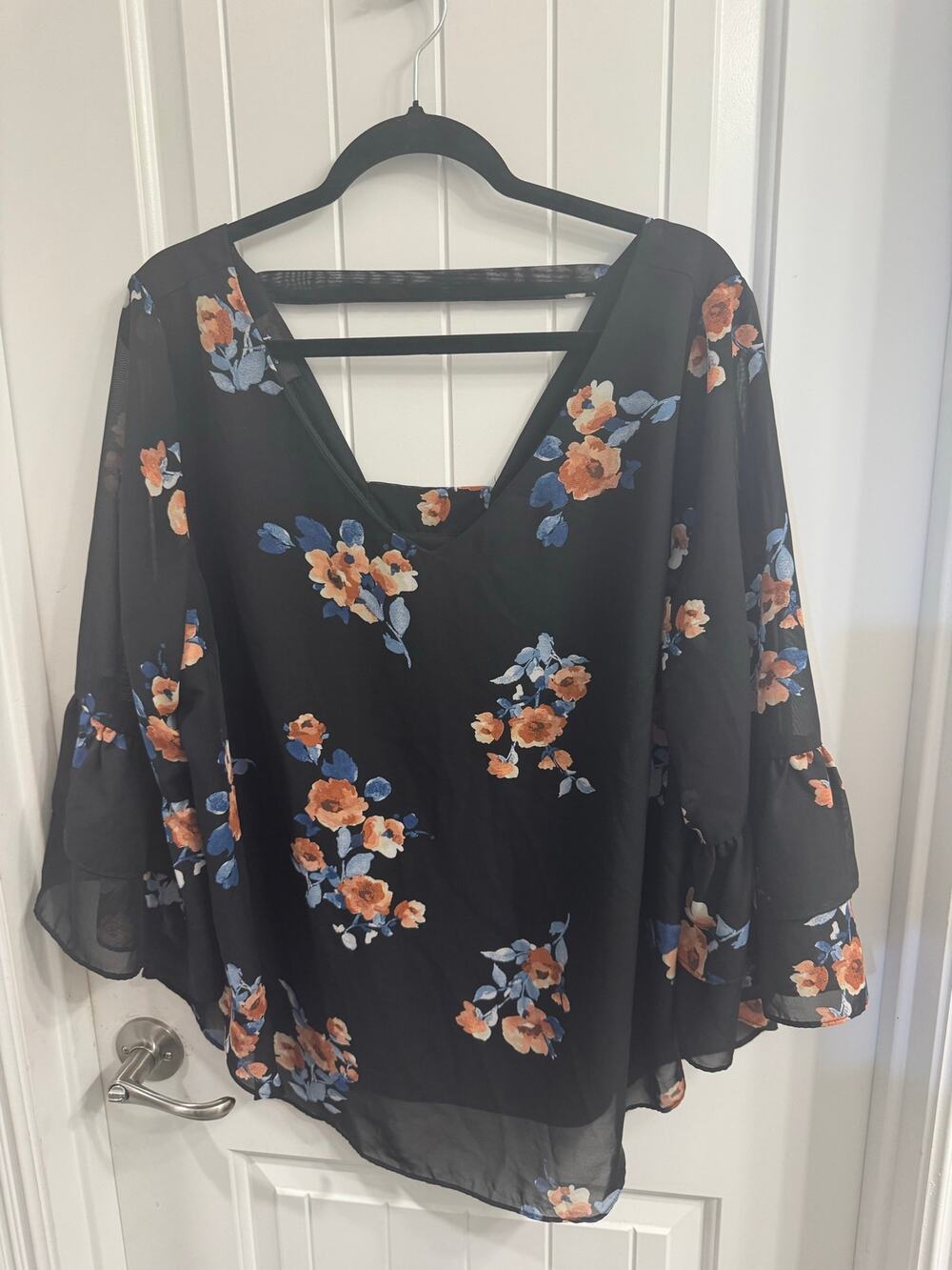 B Wear Plus Size 2X Black/Blue/Orange Floral Top